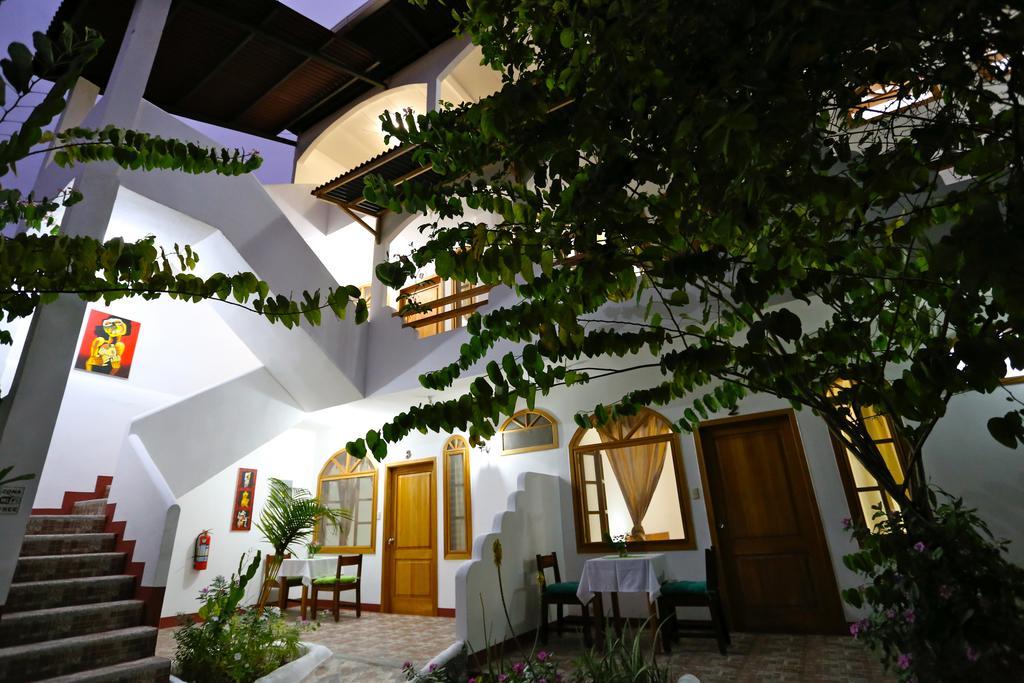 The Galapagos Pearl B&B Puerto Ayora  Exterior photo