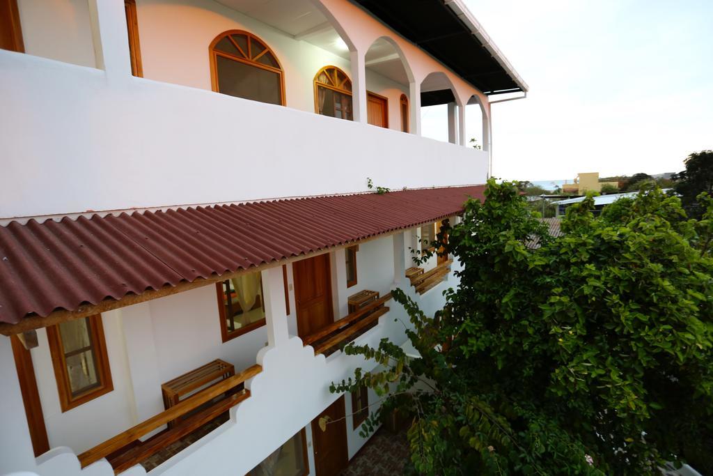 The Galapagos Pearl B&B Puerto Ayora  Exterior photo