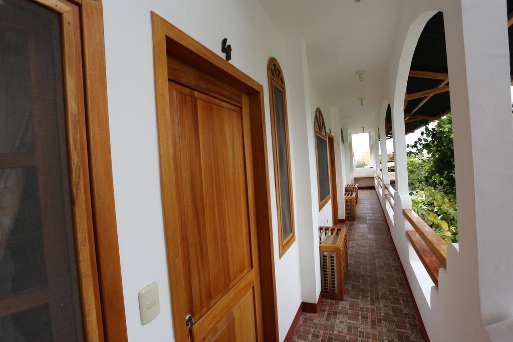 The Galapagos Pearl B&B Puerto Ayora  Exterior photo